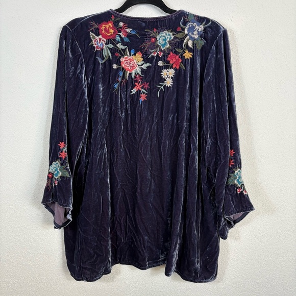 Johnny Was Velvet Embroidered Tunic Top Size L Navy Floral Boho Luxe Blouse - Picture 6 of 7